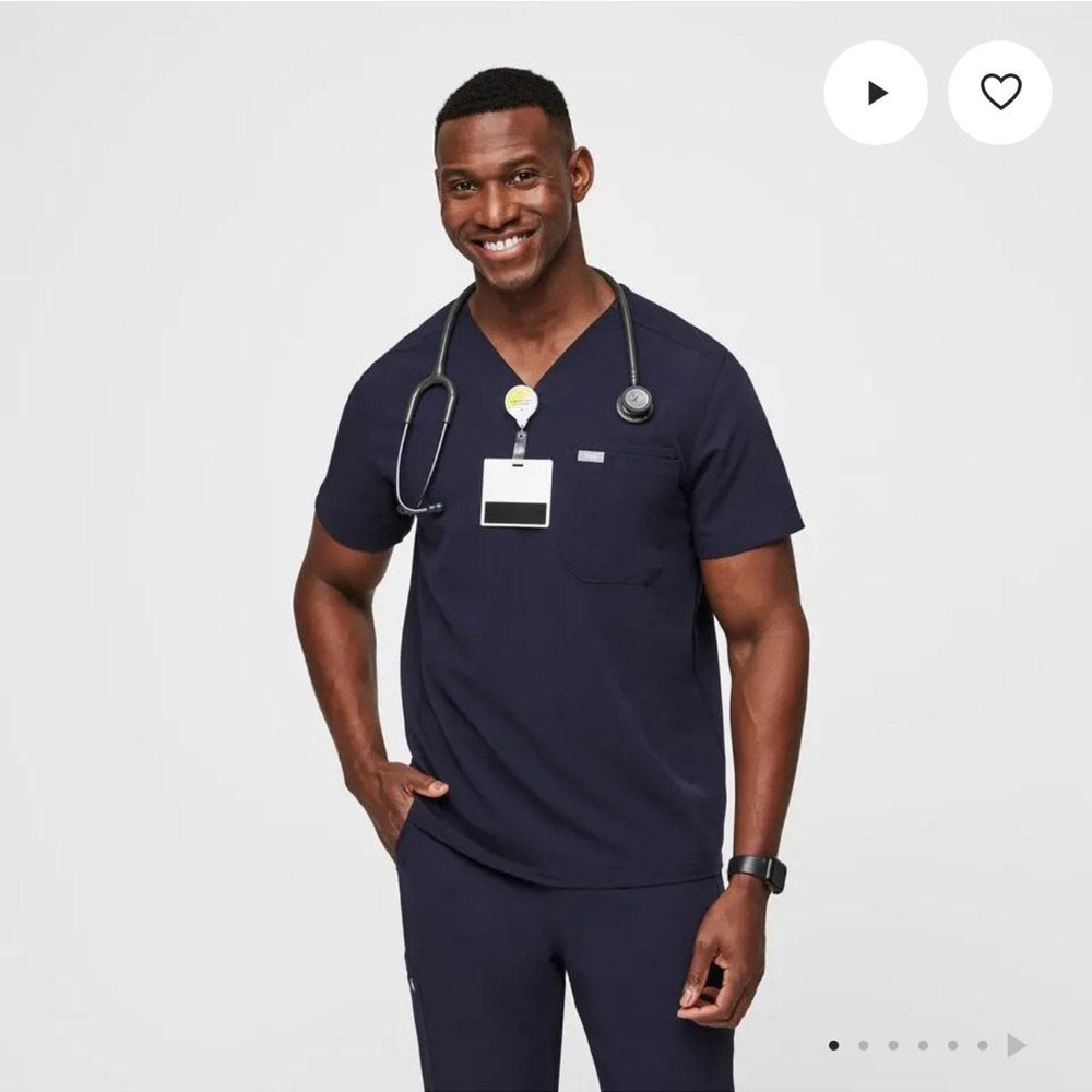 Figs Leon three-pocket scrub top - navy